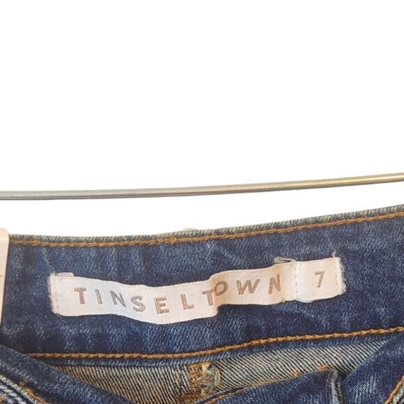 Tinseltown Medium Wash Hi-Rise Loose Distressed Jeans NWT - Picture 3 of 6